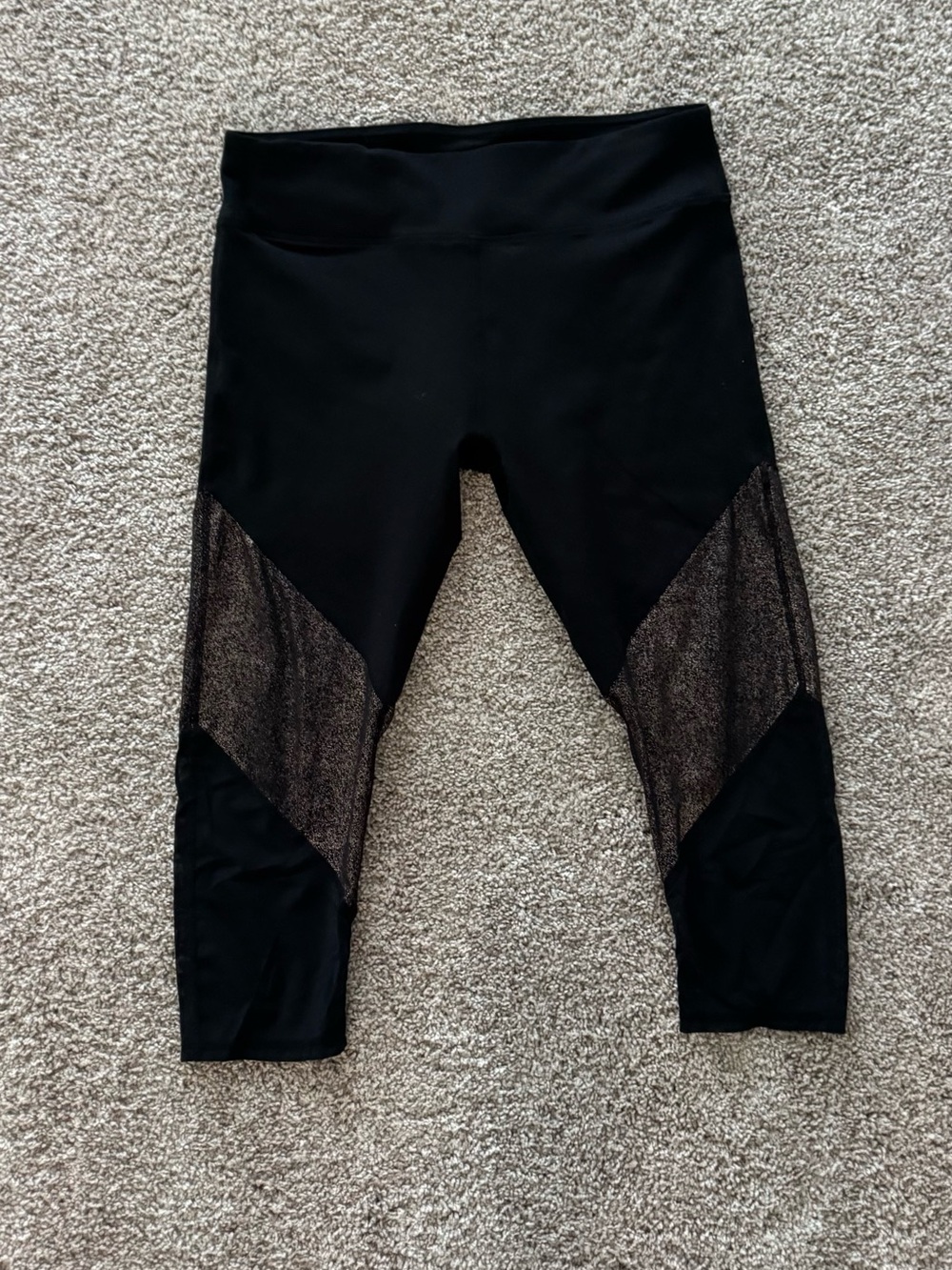 Fabletics Mid-Rise PowerHold Capri Leggings in Black and Bronze Large